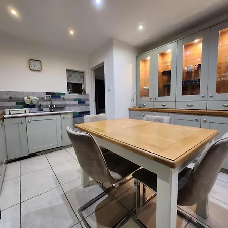 D Elmdon Homestay Shared 4 Bedrooms Birmingham Exterior photo