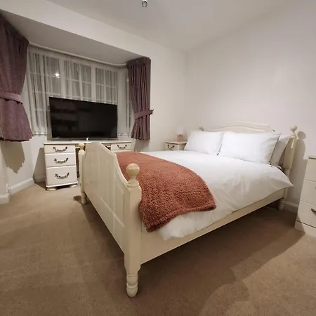 D Elmdon Homestay Shared 4 Bedrooms Birmingham Exterior photo
