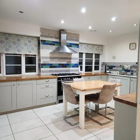 D Elmdon Homestay Shared 4 Bedrooms Birmingham Exterior photo