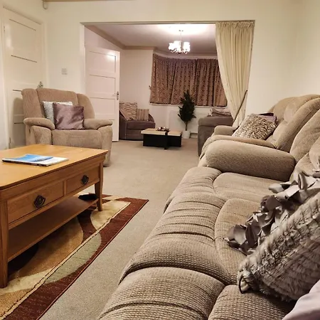 D Elmdon Homestay Shared 4 Bedrooms Birmingham Exterior photo