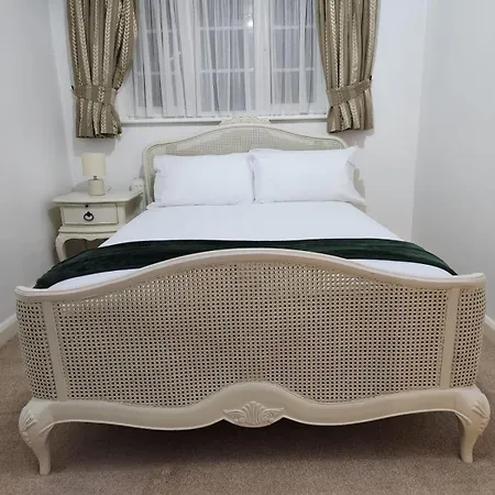 D Elmdon Homestay Shared 4 Bedrooms Birmingham Exterior photo