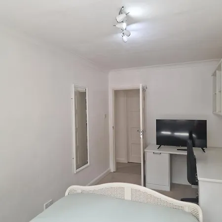 D Elmdon Homestay Shared 4 Bedrooms Birmingham Exterior photo