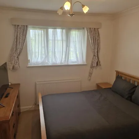 D Elmdon Homestay Shared 4 Bedrooms Birmingham Exterior photo