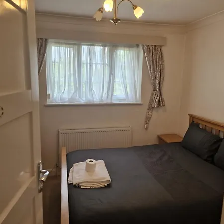 D Elmdon Homestay Shared 4 Bedrooms Birmingham Exterior photo