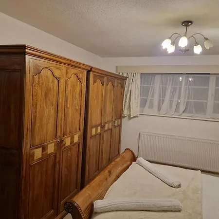 D Elmdon Homestay Shared 4 Bedrooms Birmingham Exterior photo